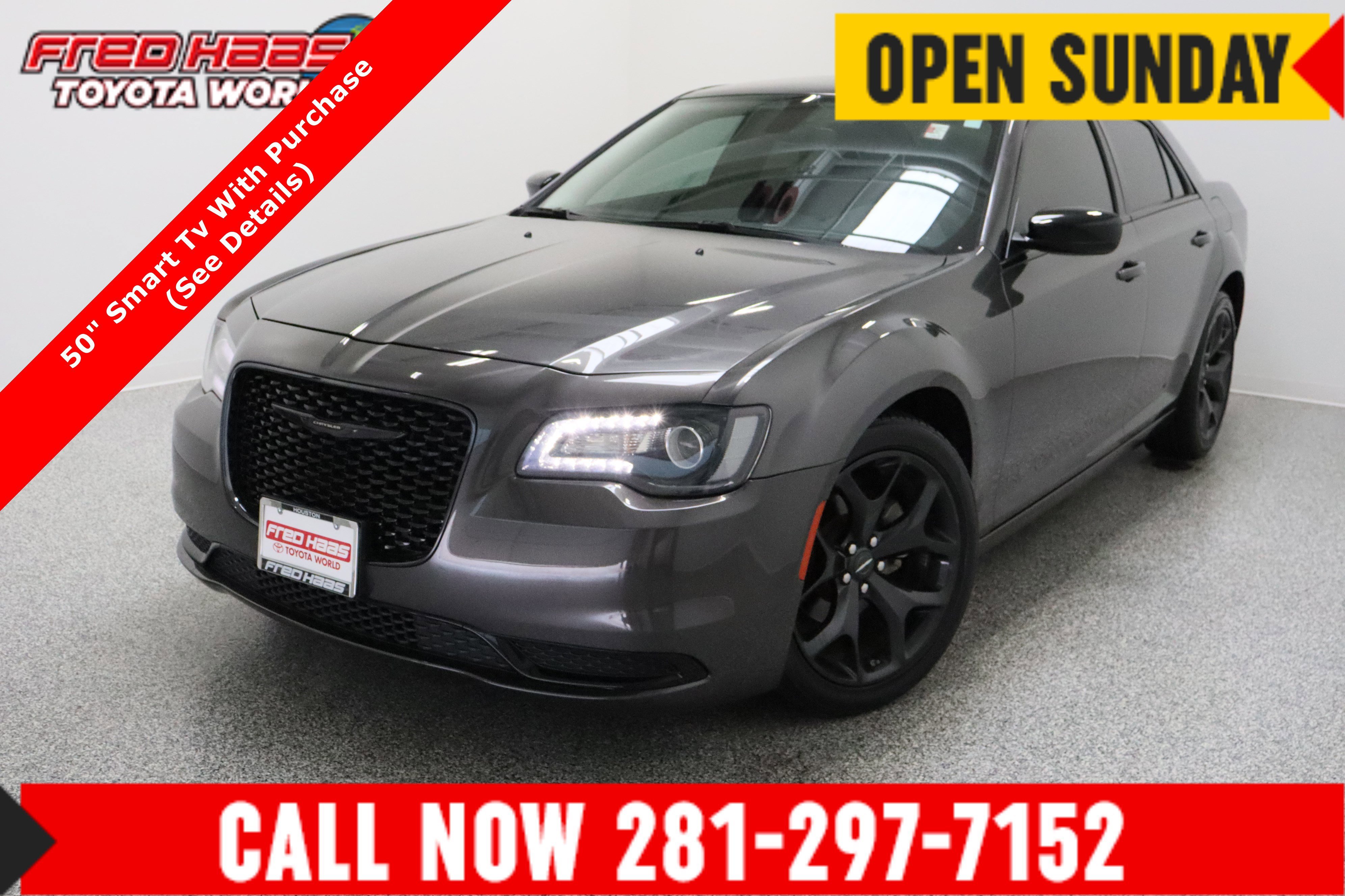 2023 Chrysler 300 Touring's photo