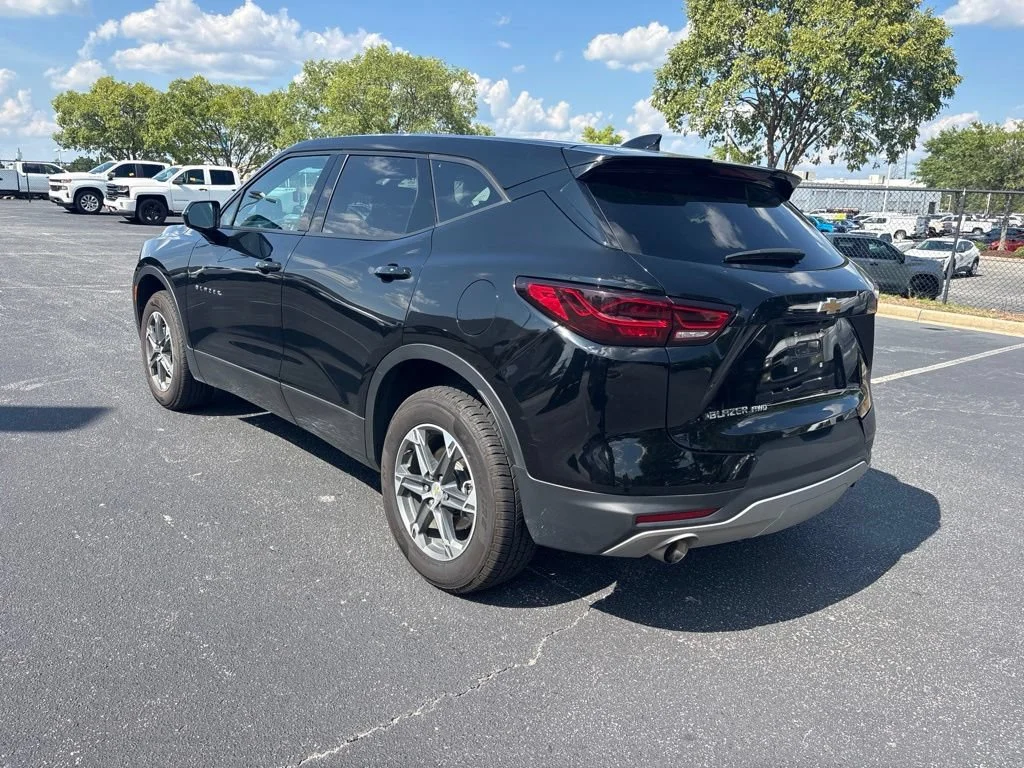 Used 2025 Black Chevrolet 2LT image 6