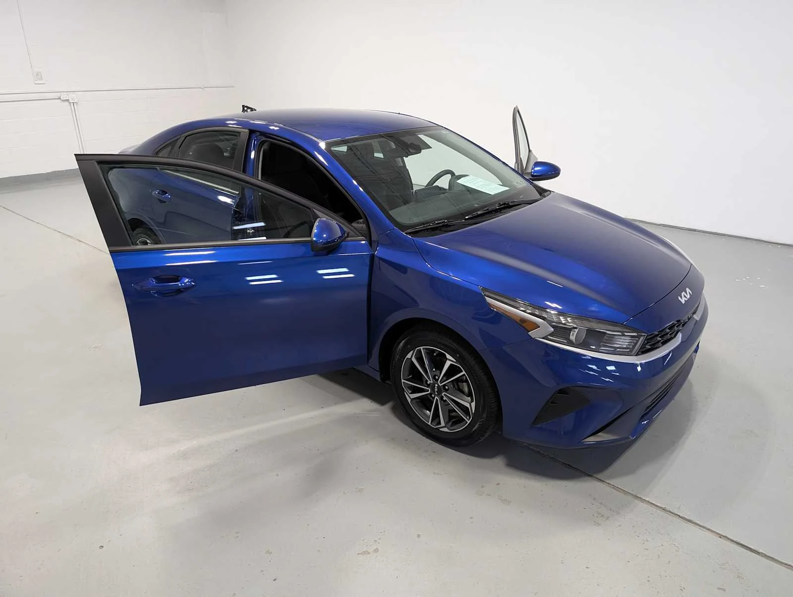 Certified Used 2023 Deep Sea Blue Kia LXS image 16