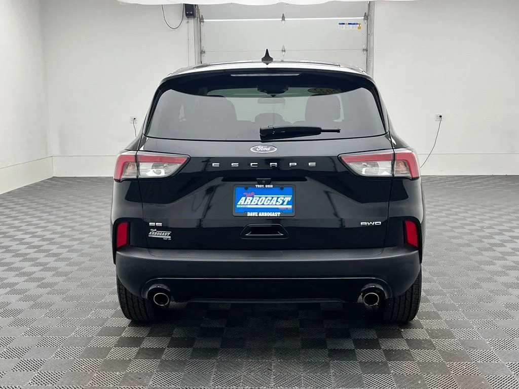 Used 2022 Black Ford SE image 9