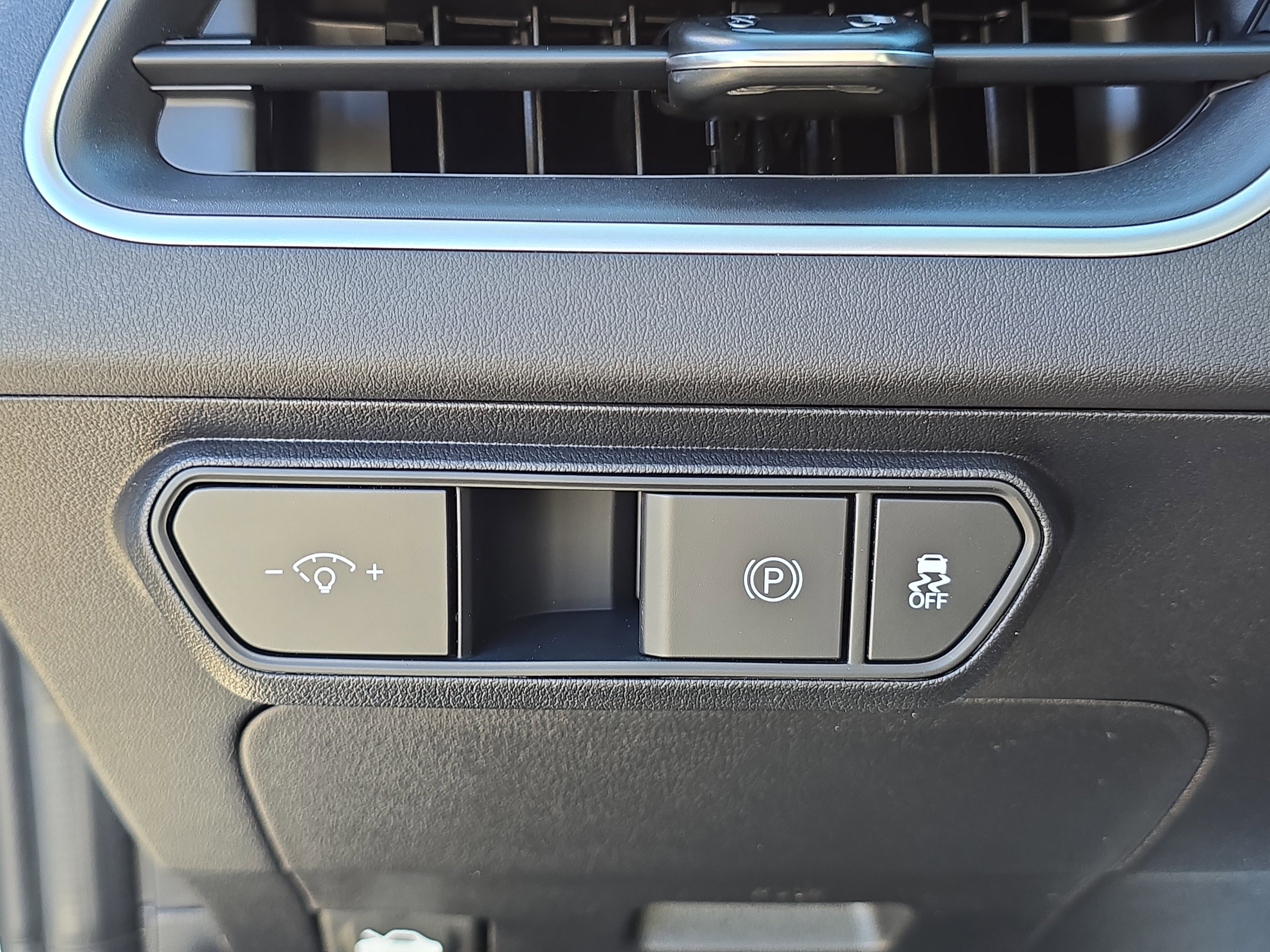New 2026 Snow White Pearl Kia LXS image 27