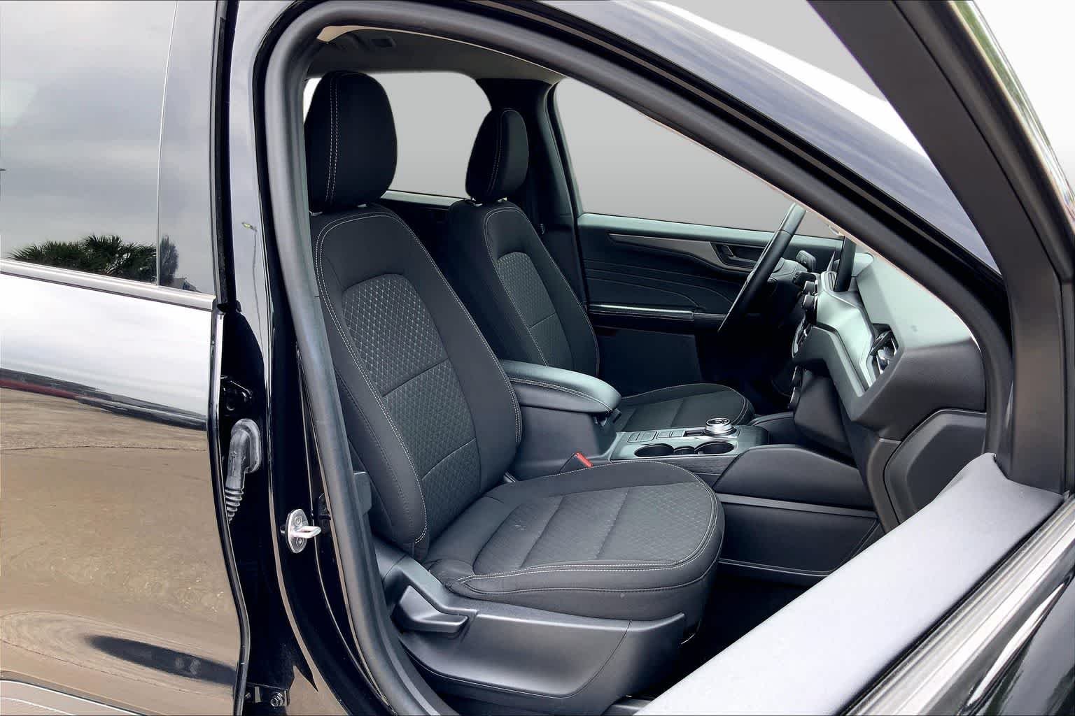 Used 2024 Agate Black Metallic Ford Active image 9