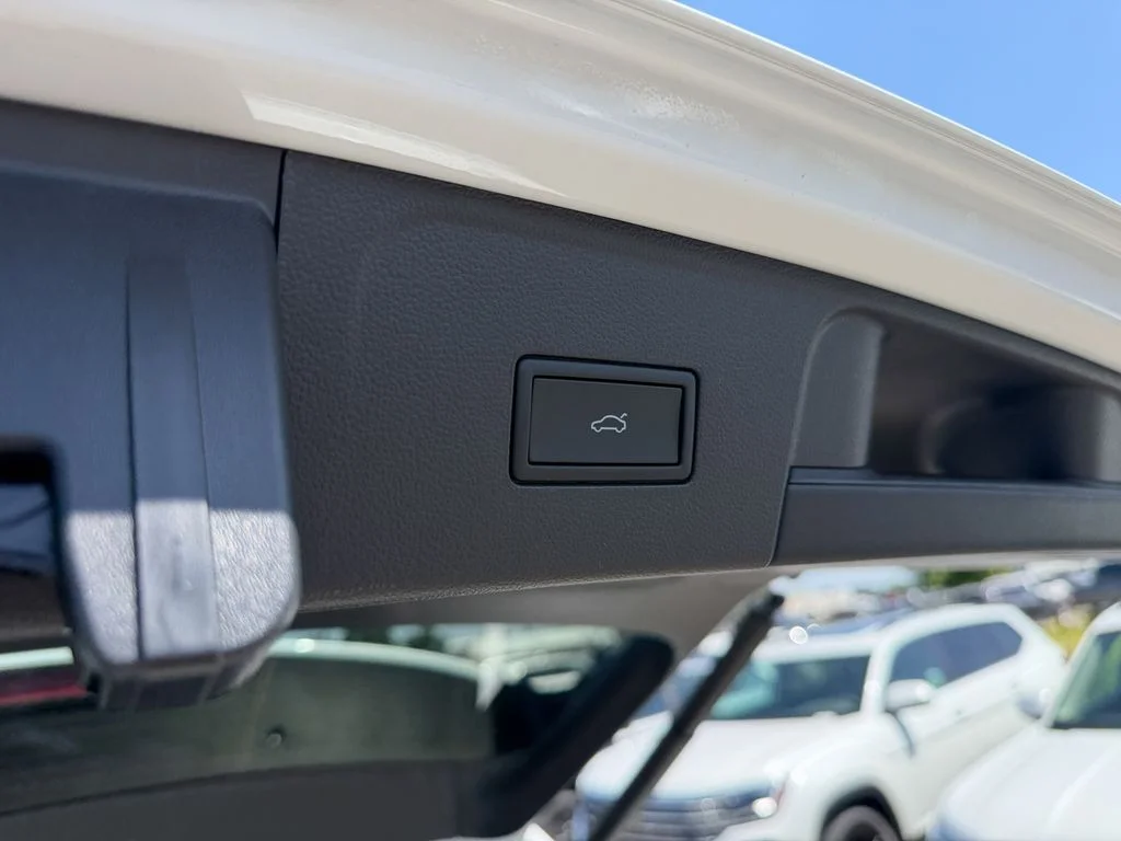 New 2026 Opal White Pearl Volkswagen 2.0T Peak Edition image 29