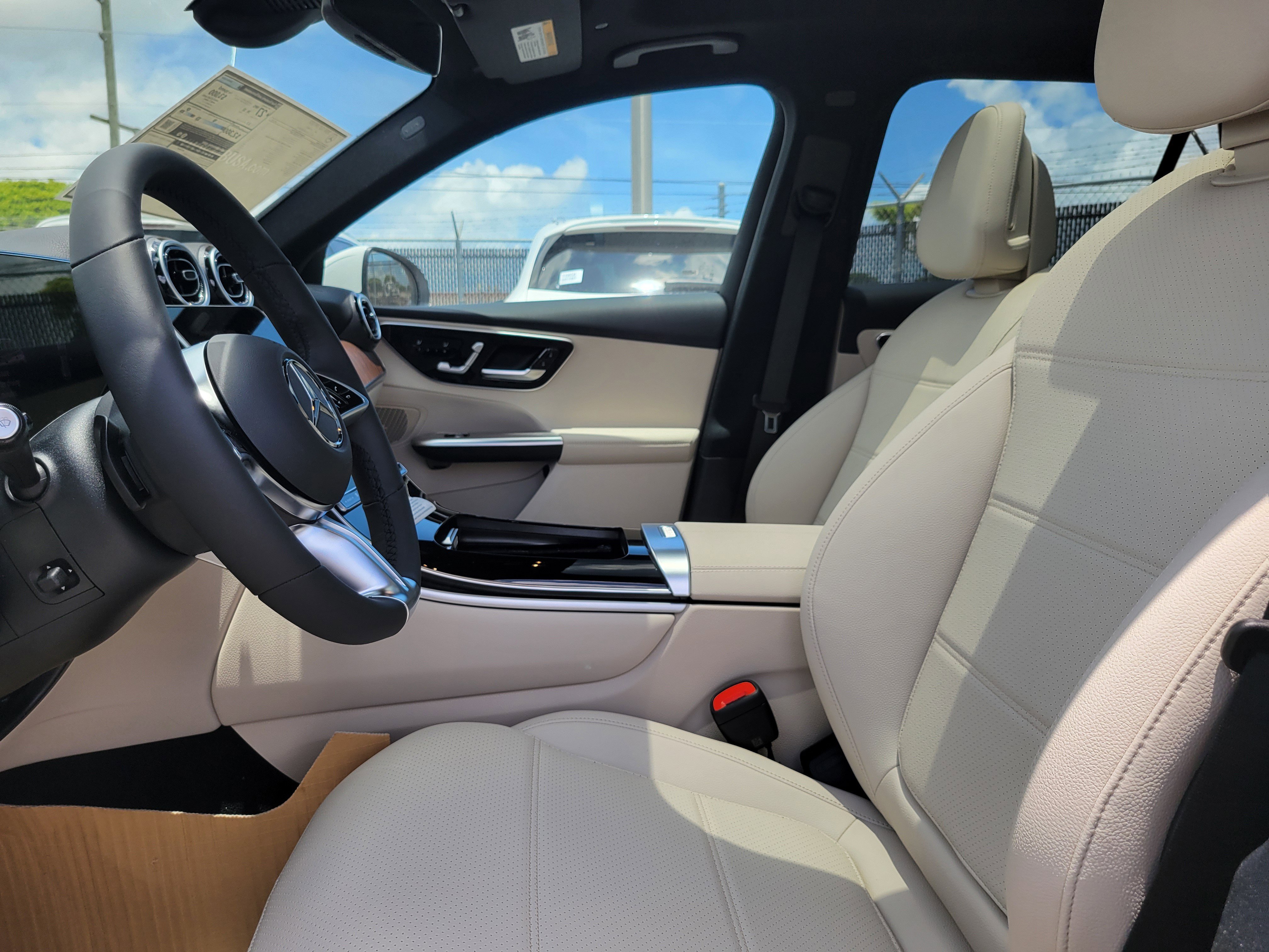 New 2026 Polar White Mercedes-Benz GLC 300 image 74