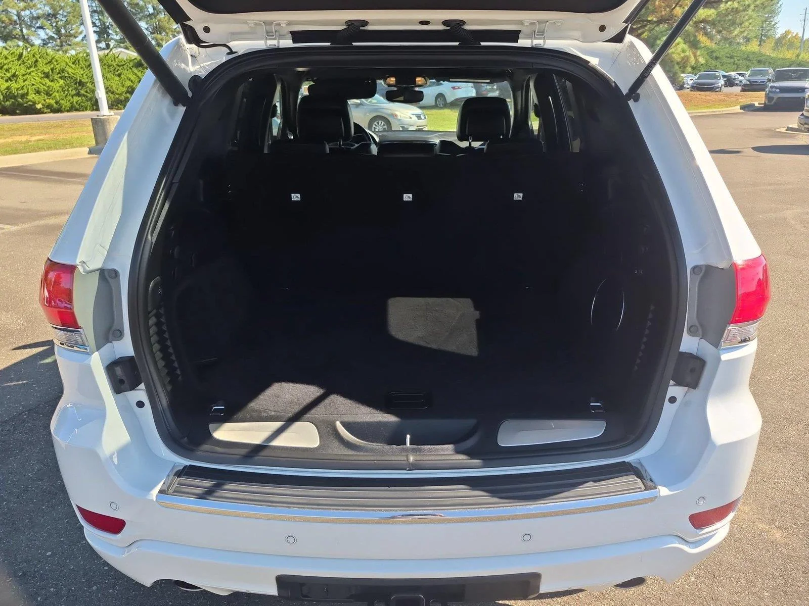 Used 2020 Bright White Clearcoat Jeep Overland image 34