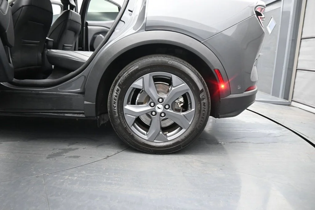 Used 2023 Gray Ford Select image 18
