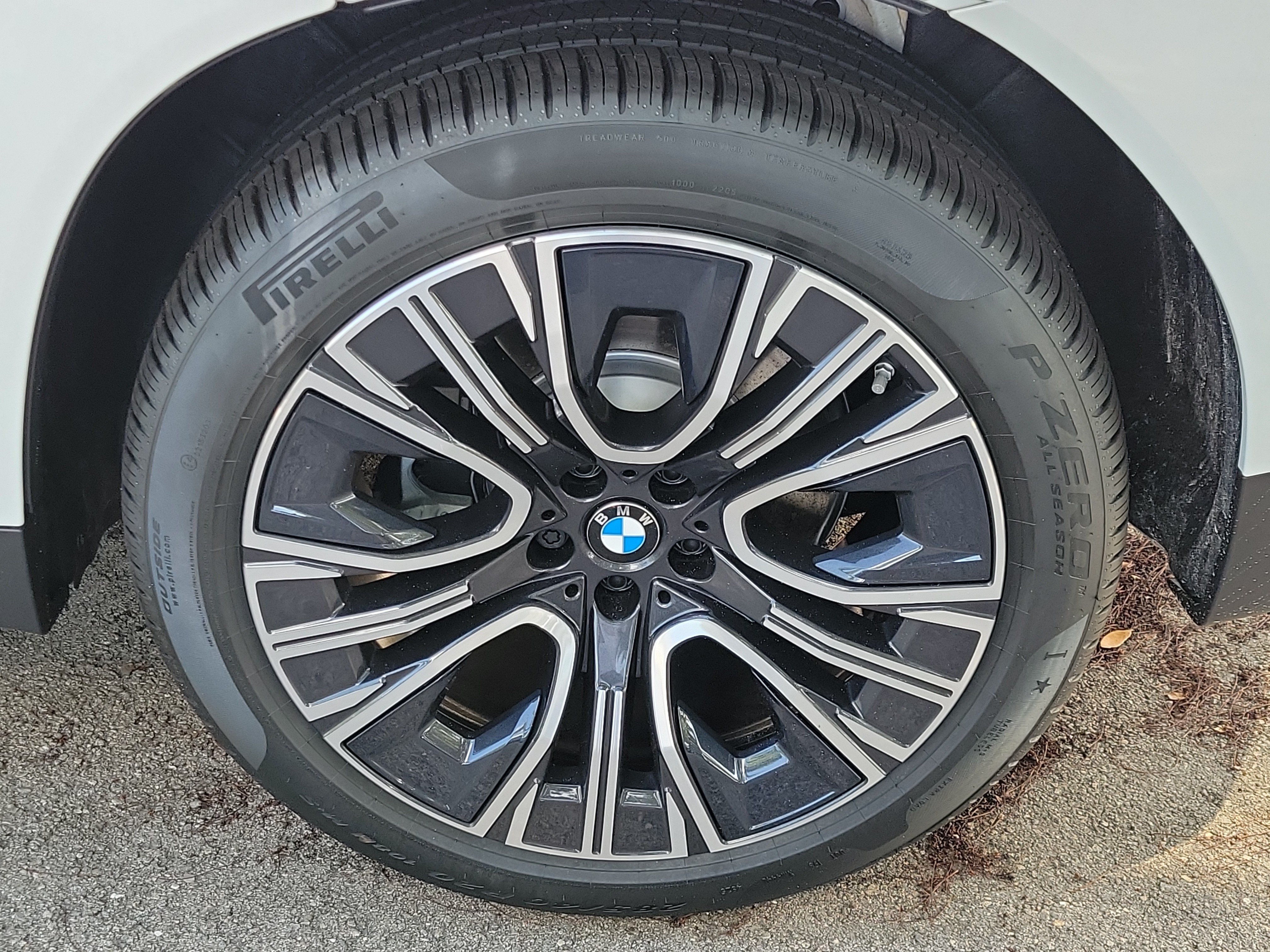 New 2026 Alpine White BMW 30 xDrive image 5