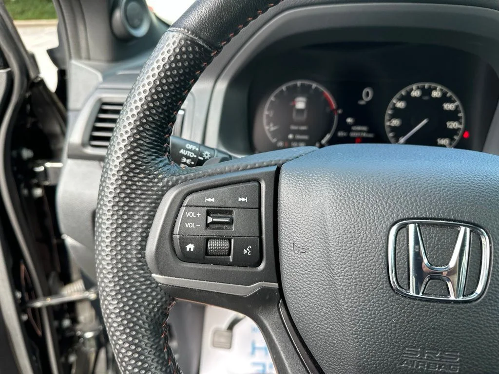 Certified Used 2024 Crystal Black Pearl Honda AWD TRAILSPORT image 31