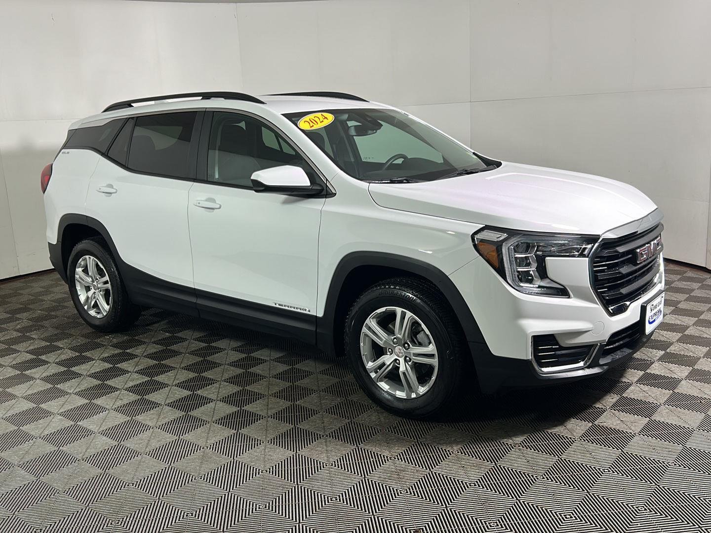 Used 2024 Summit White GMC SLE image 5