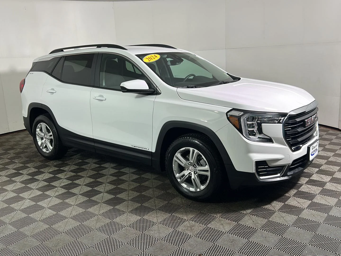 Used 2024 Summit White GMC SLE image 5