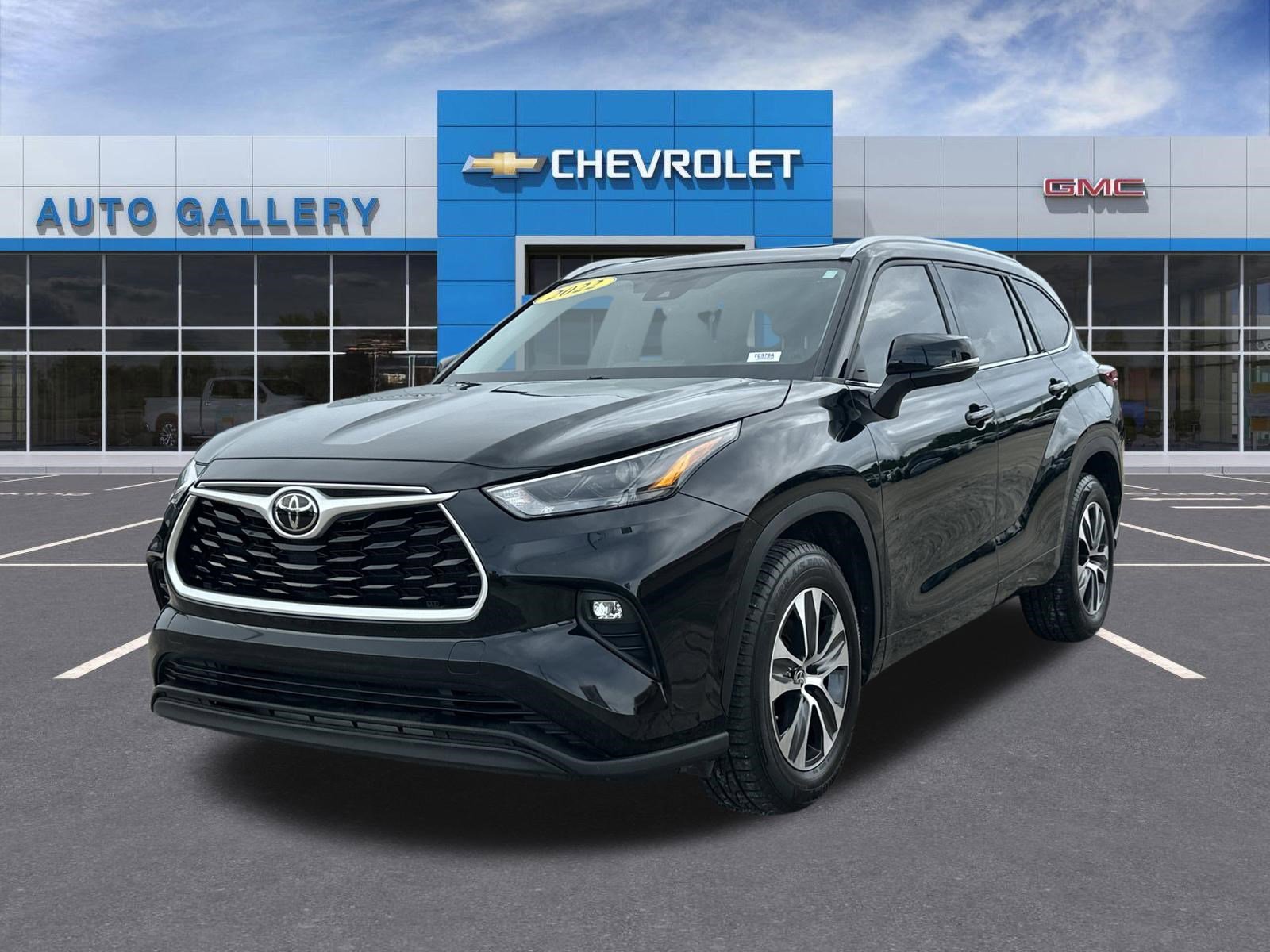 2022 Toyota Highlander XLE 4x2 V6's photo