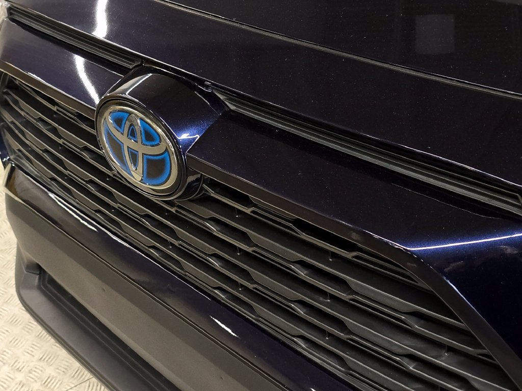 Used 2021  Toyota XLE image 13