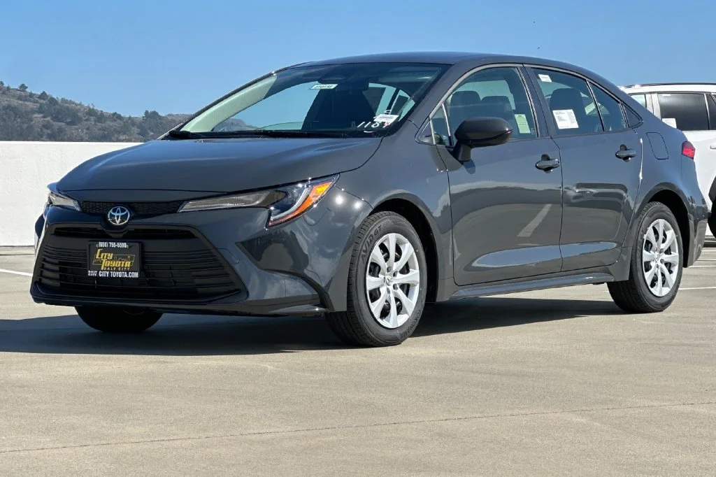 New 2027 Underground Toyota  LE image 8