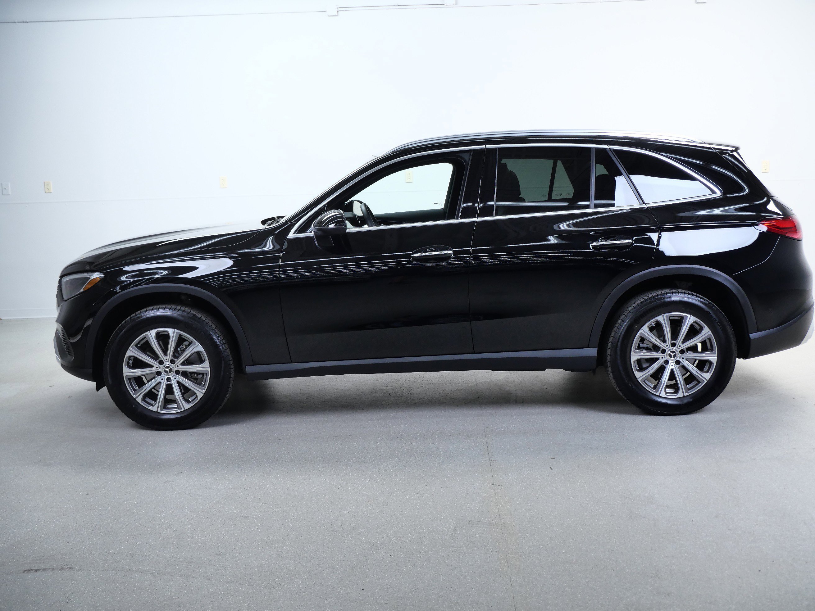 Certified Used 2026 Black Mercedes-Benz GLC 300 image 10