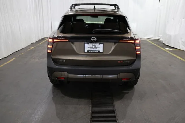 New 2026 Canyon Bronze Metallic Nissan SR image 4