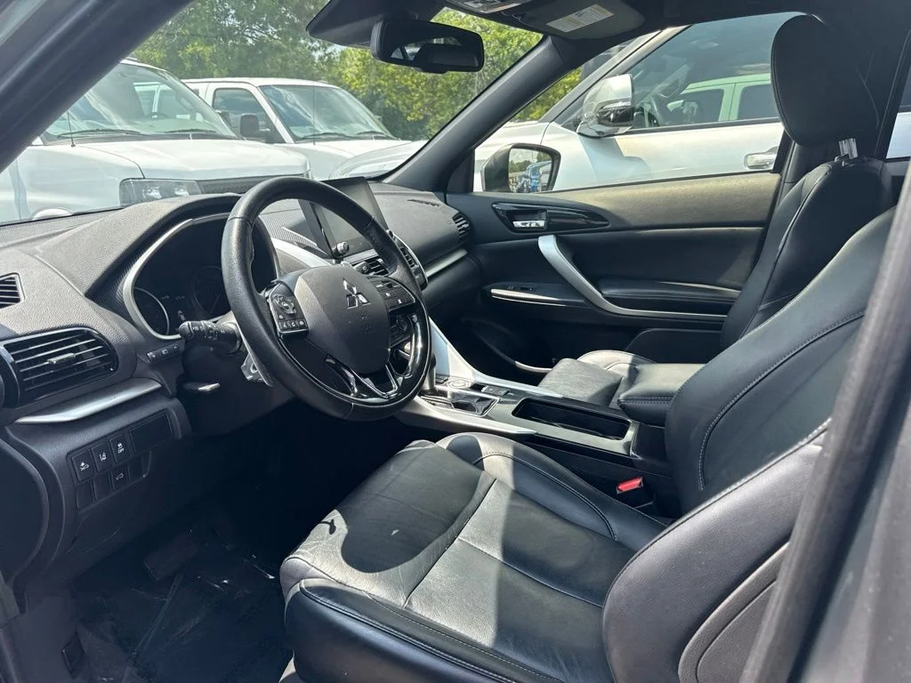 Used 2024 Gray Mitsubishi SEL image 3