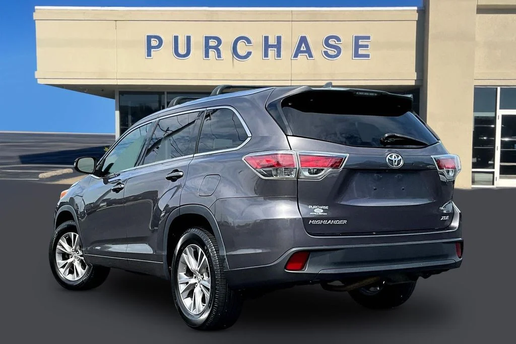 Used 2015 Predawn Gray Mica Toyota XLE V6 image 4