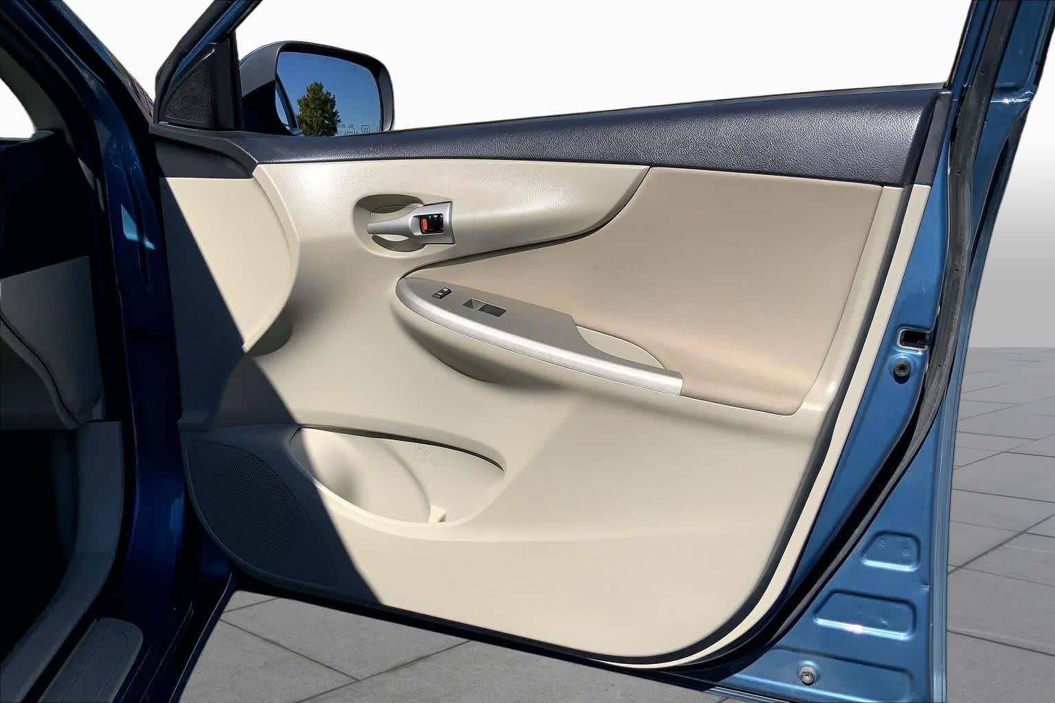 Used 2013 Tropical Sea Metallic Toyota LE image 23