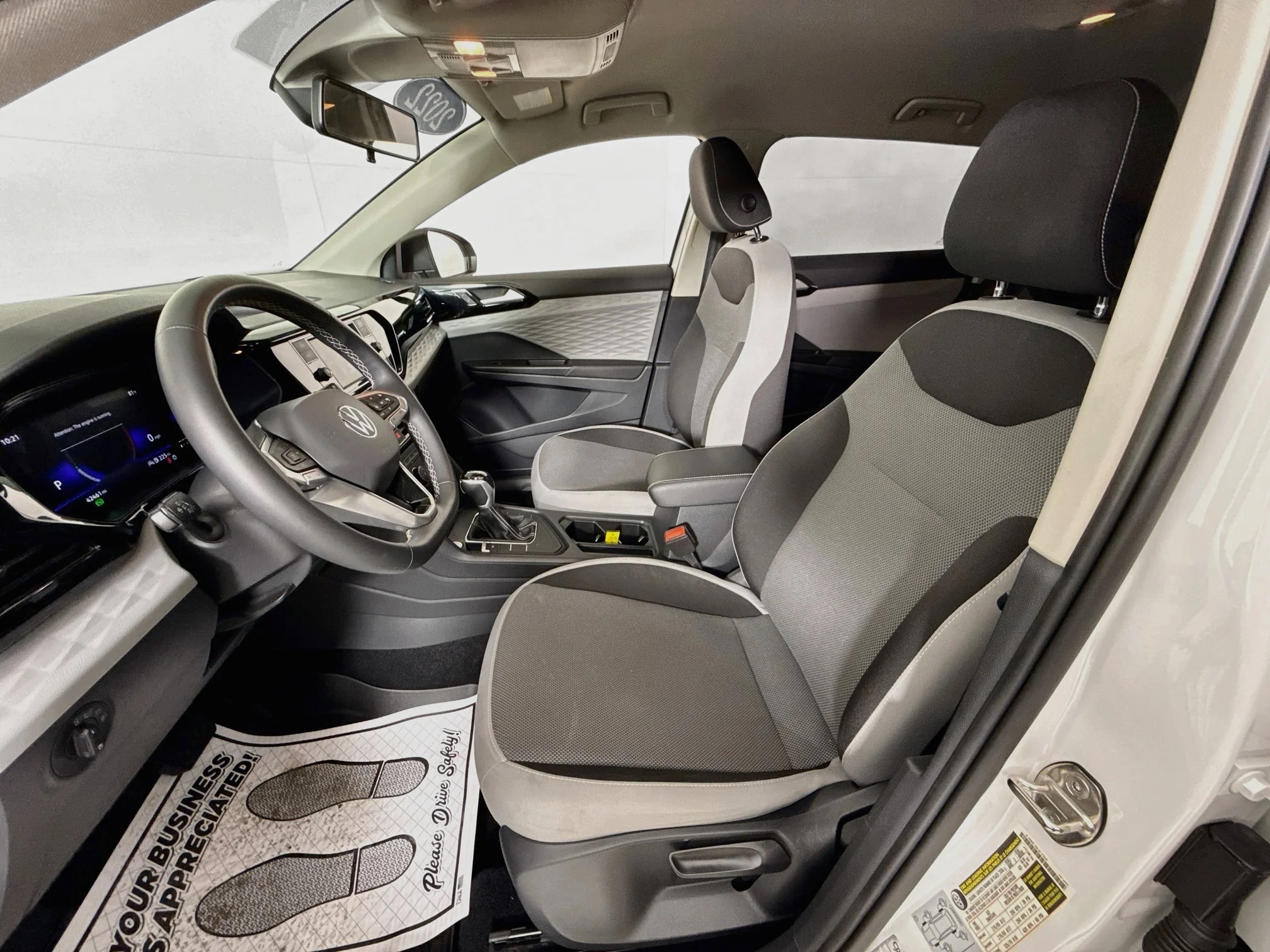 Used 2022 Pure White Volkswagen S image 19