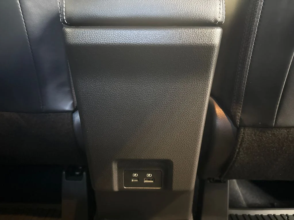 Used 2025  Mitsubishi SE image 12