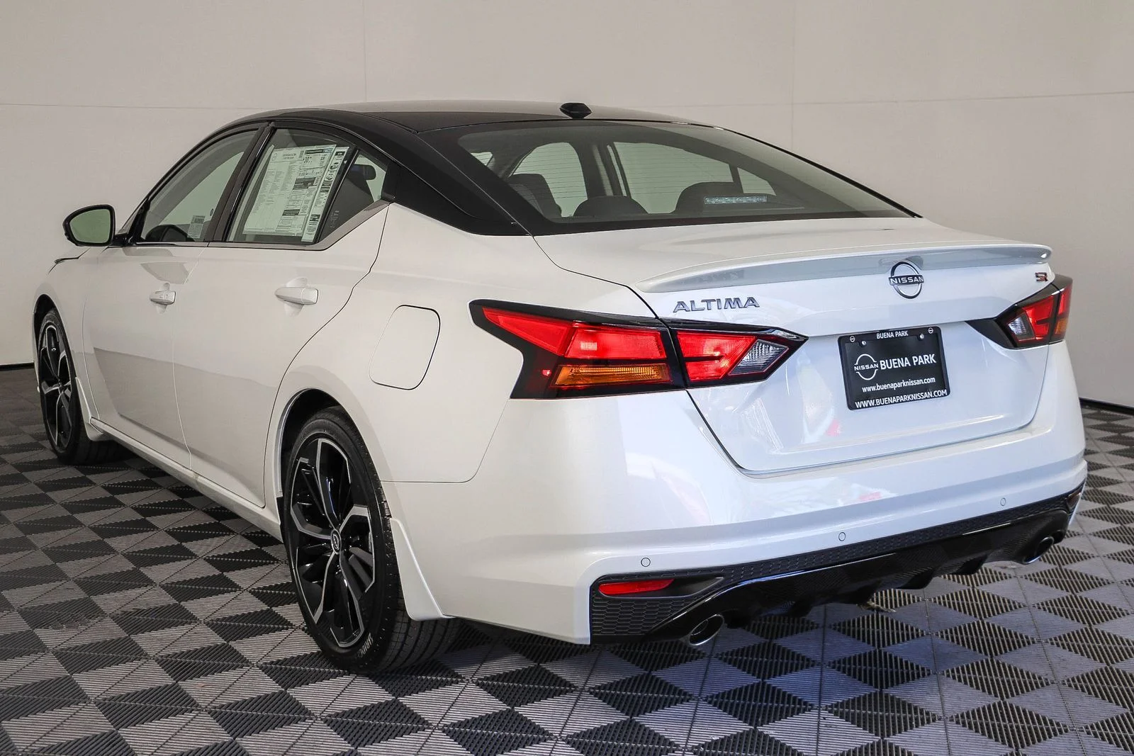 New 2026 Pearl White TriCoat / Super Black Two-tone Nissan SR image 6