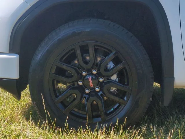 Used 2022 White GMC Elevation image 17
