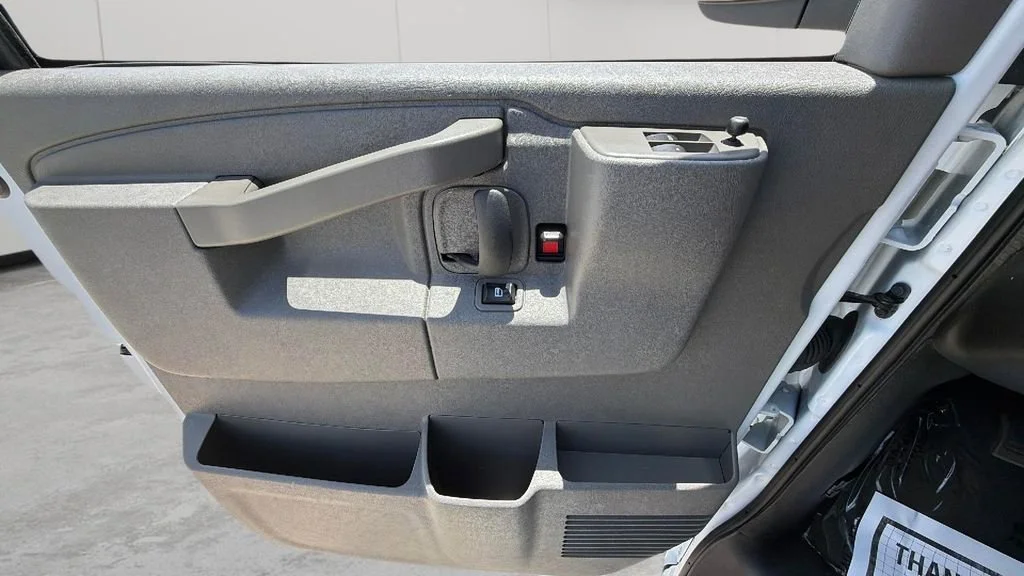 Used 2025 Summit White Chevrolet 1LT image 25