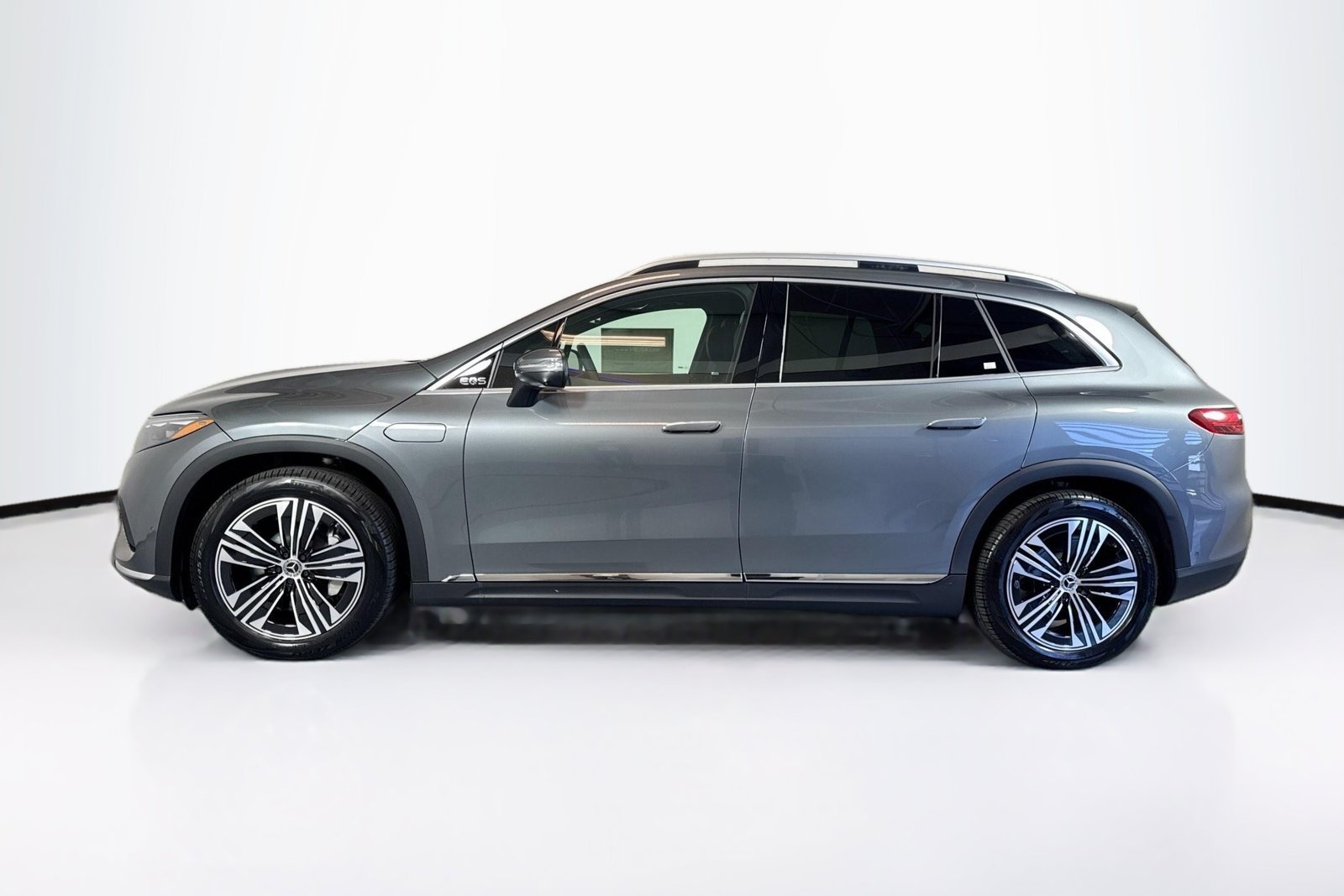 New 2026 Selenite Grey Metallic Mercedes-Benz EQS 400 image 8
