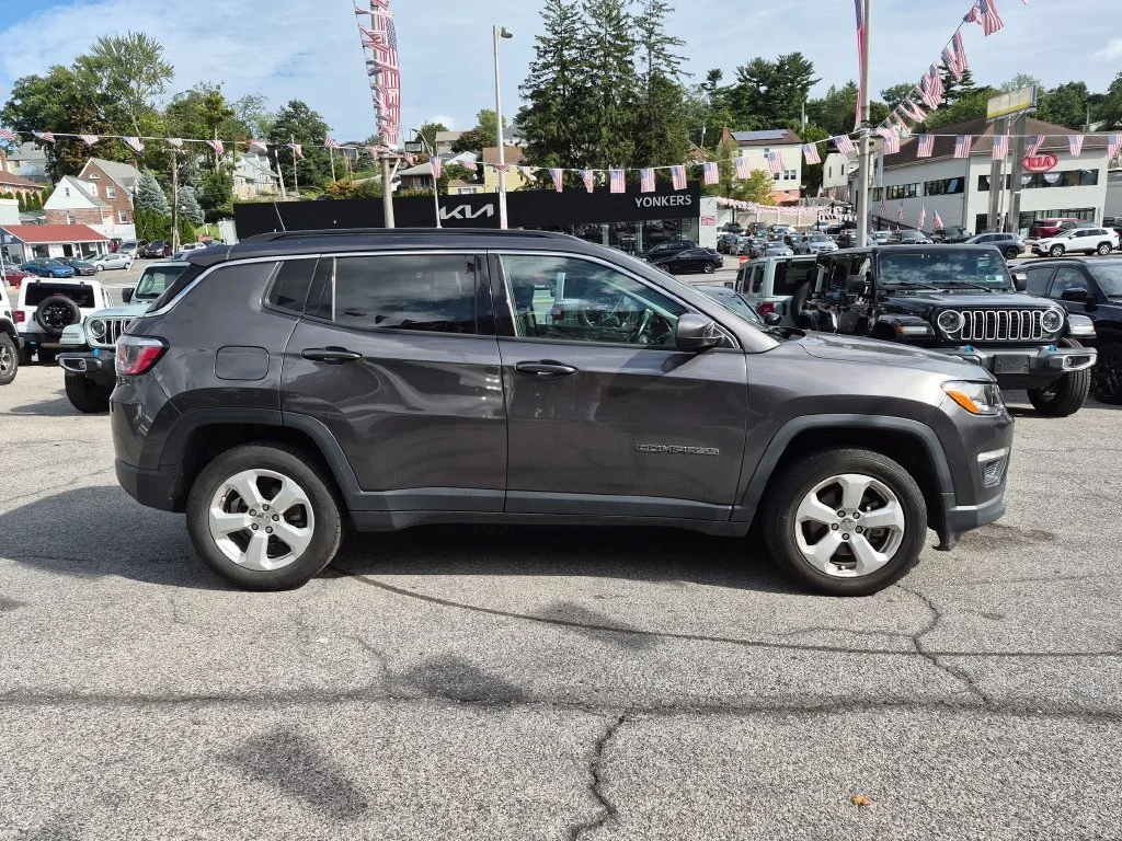 Used 2019 Gray Jeep Latitude image 4