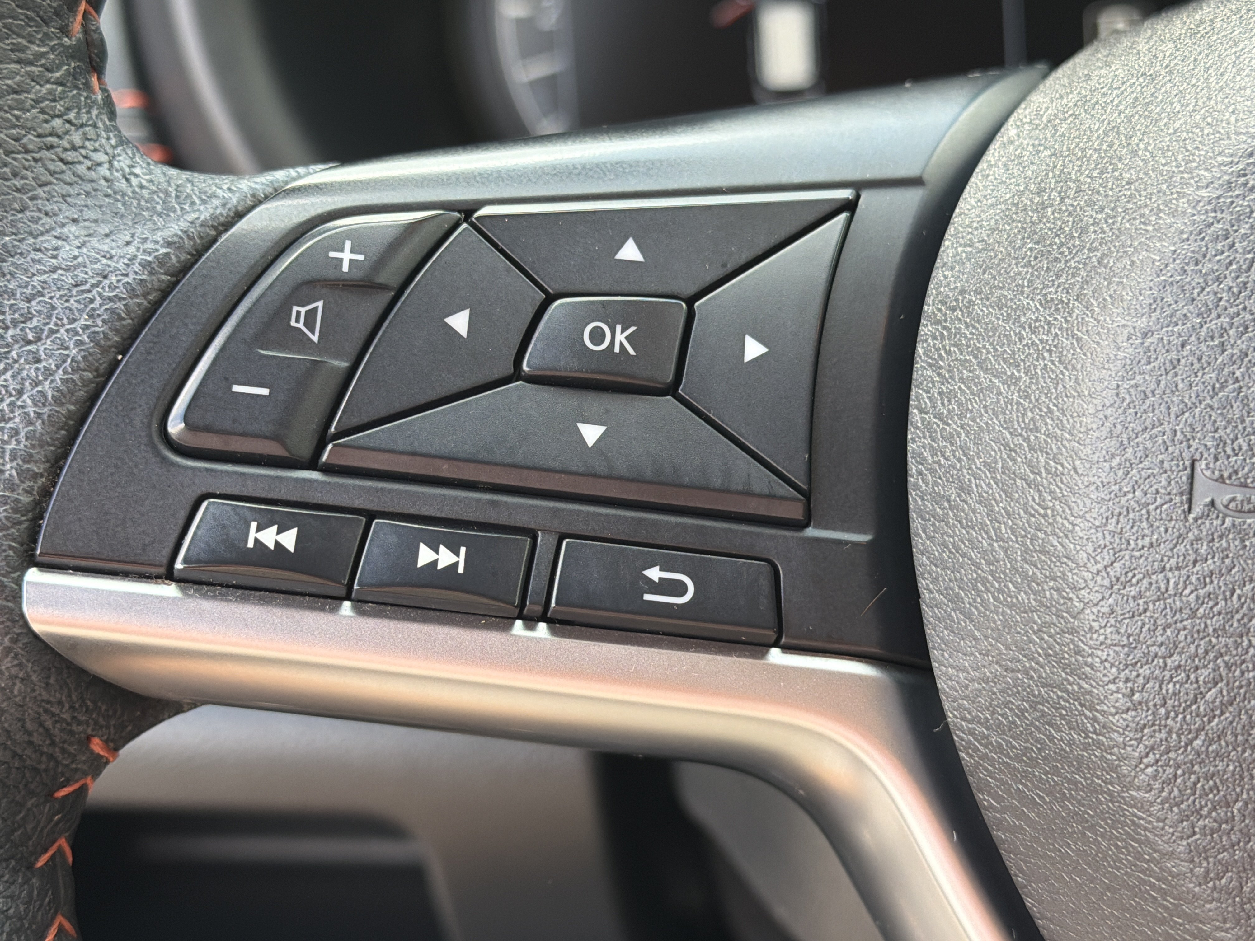 Used 2024 Boulder Gray Pearl Nissan SR image 25