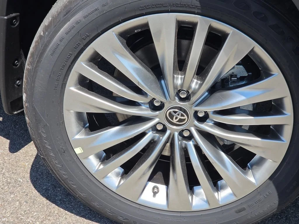 New 2026 Midnight Black Metallic Toyota Platinum image 23