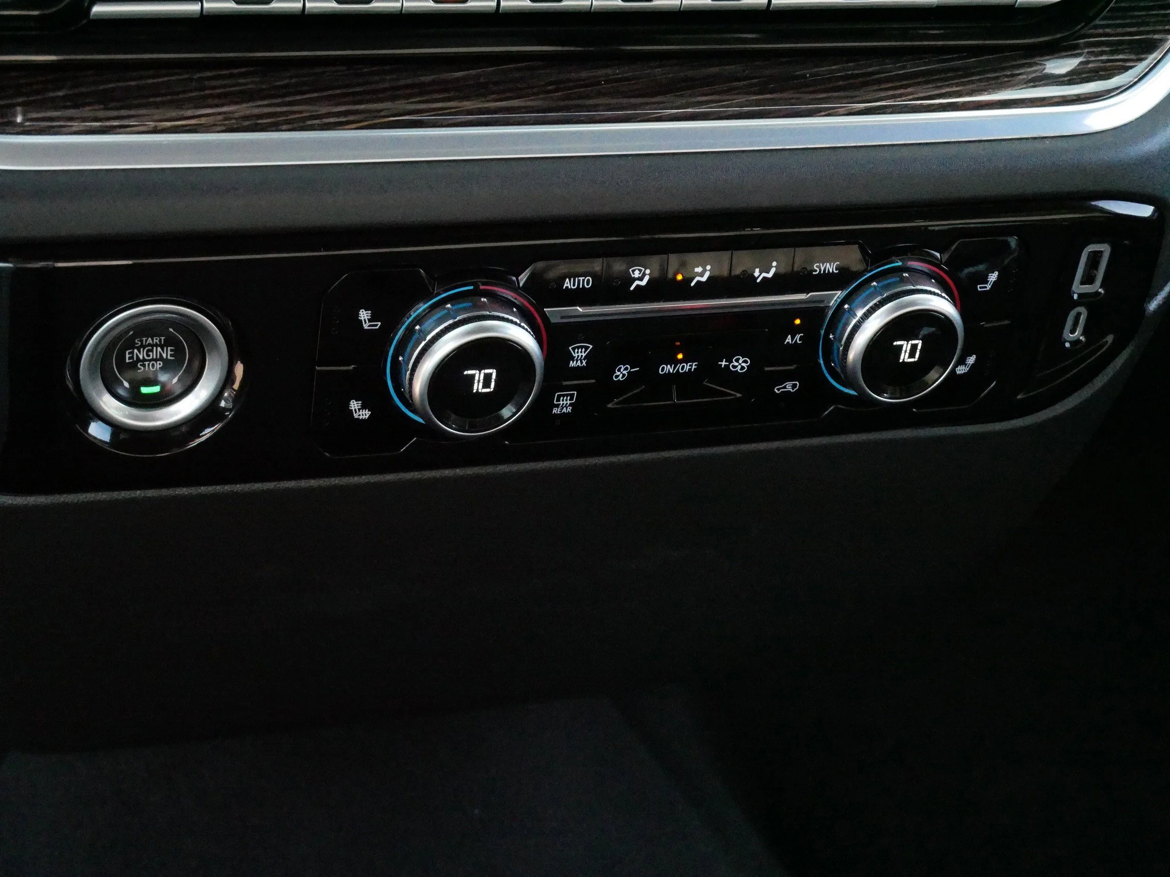 Used 2022 Summit White GMC SLE image 20