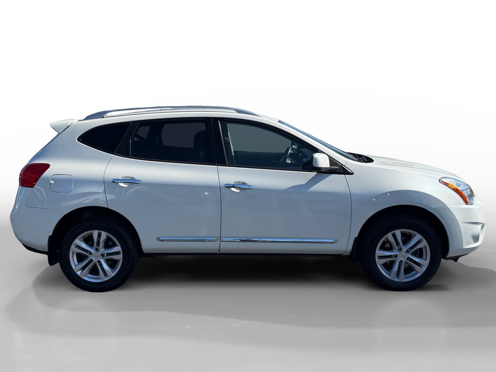 Used 2012 Pearl White Nissan SV image 6