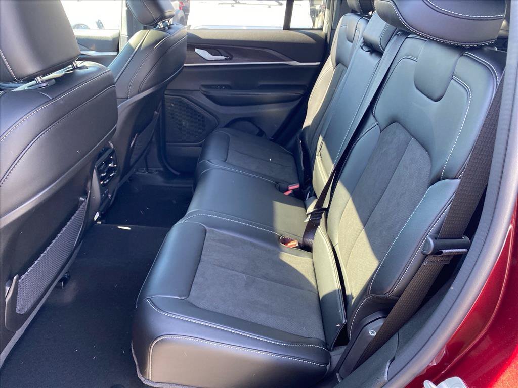 New 2026 Velvet Red Pearl-Coat Exterior Paint Jeep Altitude image 12