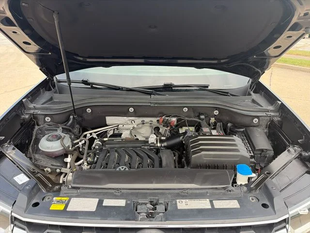 Used 2018  Volkswagen SEL image 40