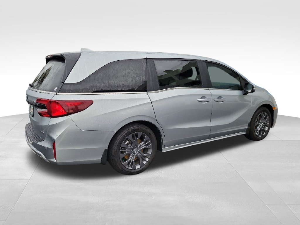 Certified Used 2026 Solar Silver Metallic Honda Touring image 13