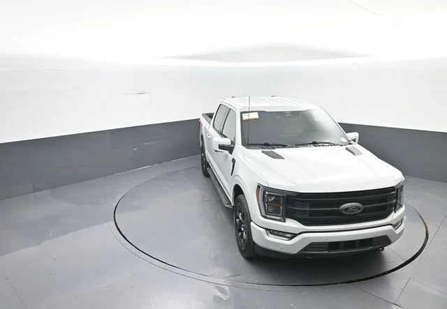 Used 2023 White Ford Lariat image 27