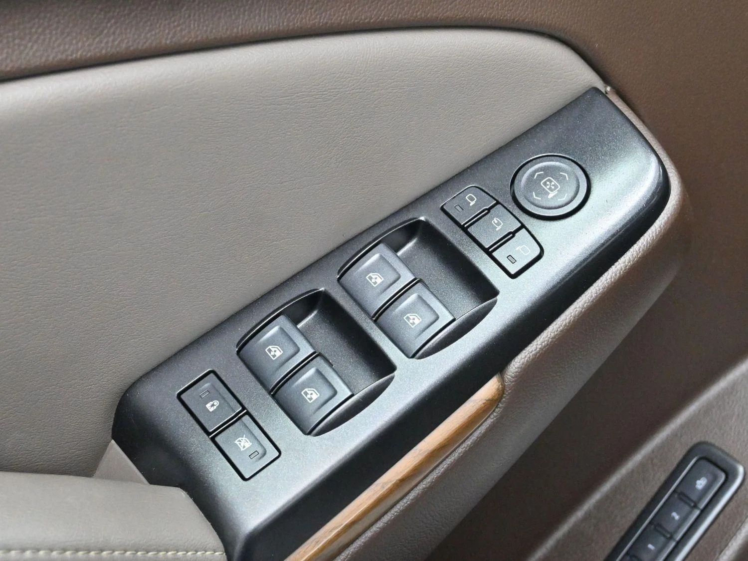 Used 2019 QUICKSILVER METALLIC GMC Denali image 10