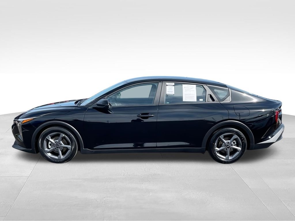 Used 2025 Black Kia LXS image 5