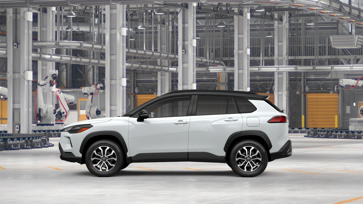 New 2026 Wind Chill Pearl with Jet Black roof Toyota Hybrid SE image 4