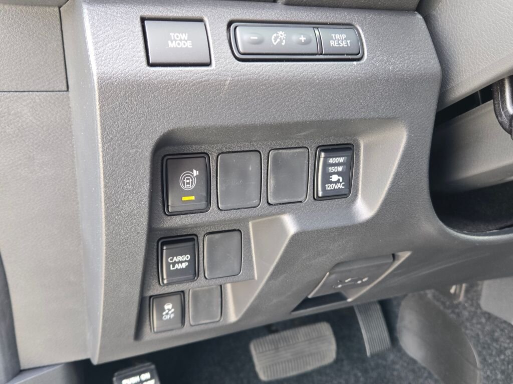 New 2026 Glacier White Nissan Crew Cab SV image 22