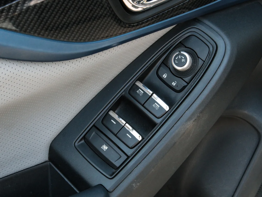 Used 2019 Lagoon Blue Pearl Subaru Hybrid image 10