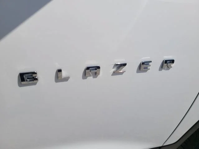 Used 2024 Summit White Chevrolet 2LT image 9