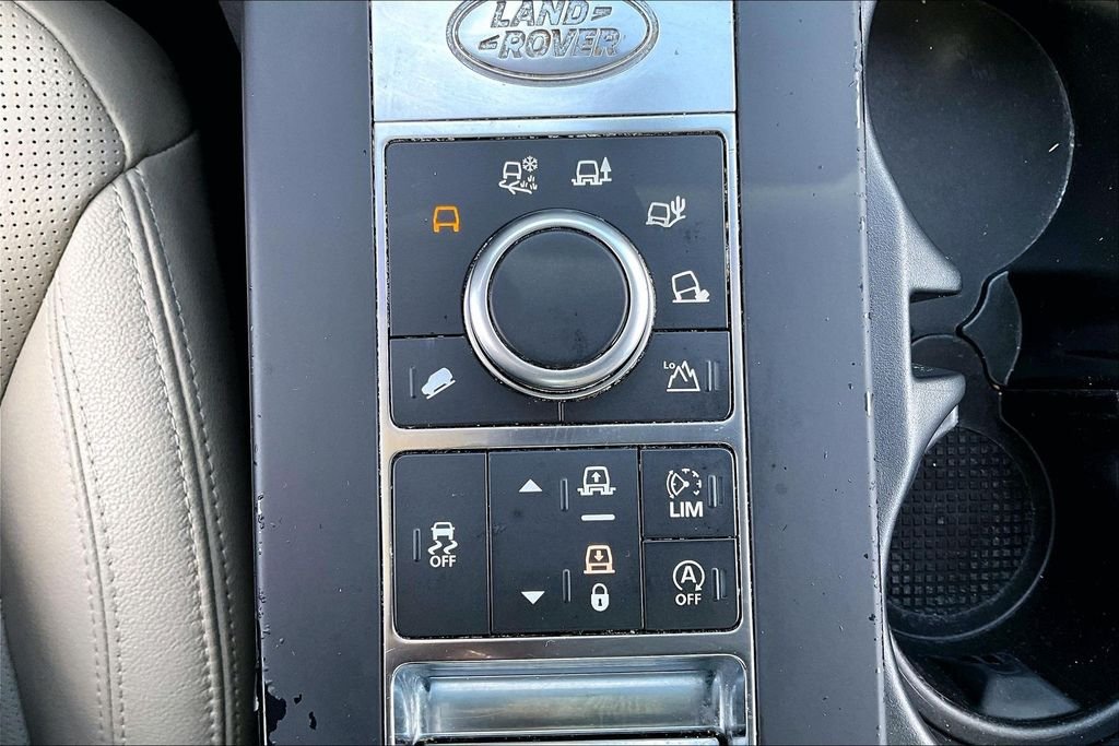 Used 2018 White Land Rover SE image 24