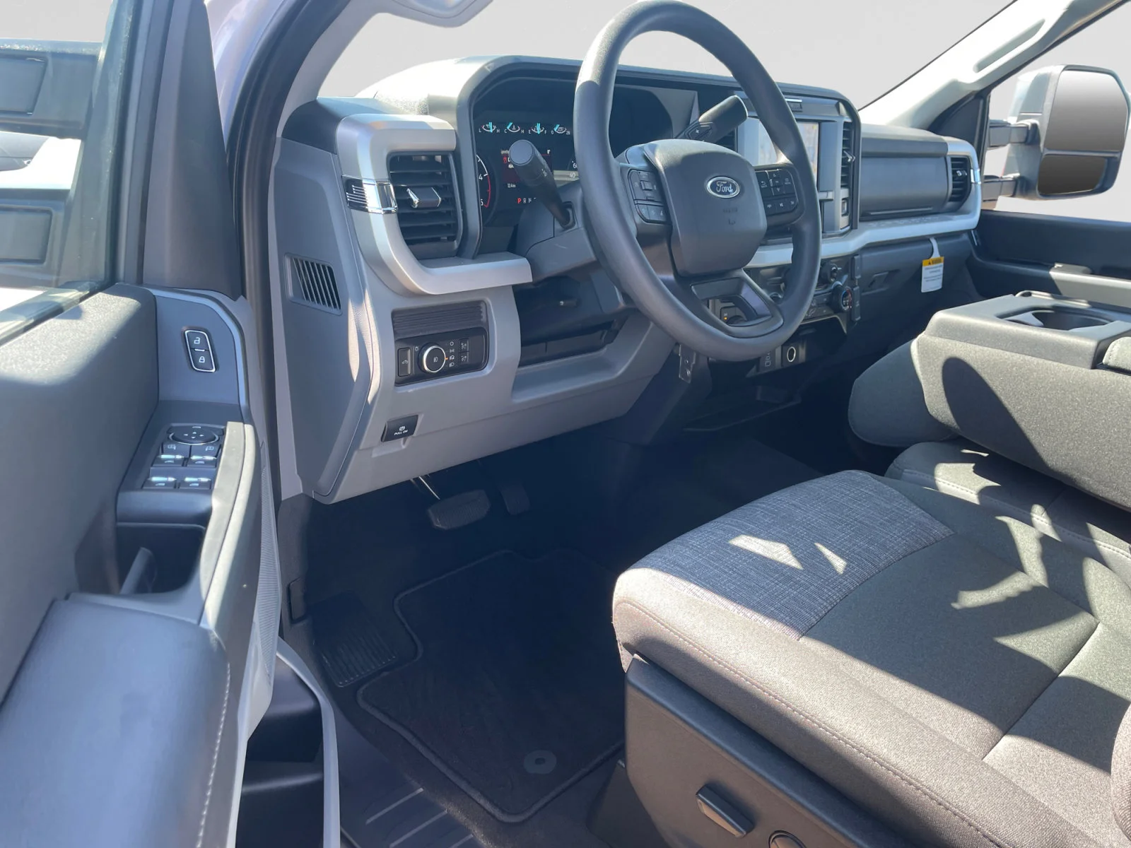 New 2026 Oxford White Ford XLT image 13