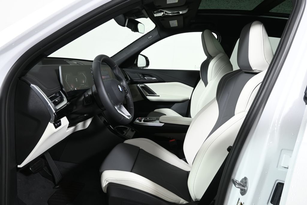 New 2026 White Metallic BMW xDrive28i image 3
