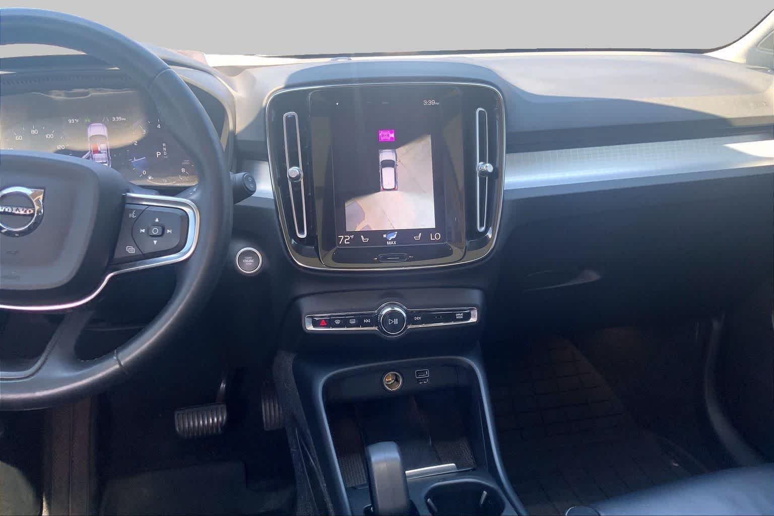 Used 2022 Crystal White Metallic Volvo Momentum image 7