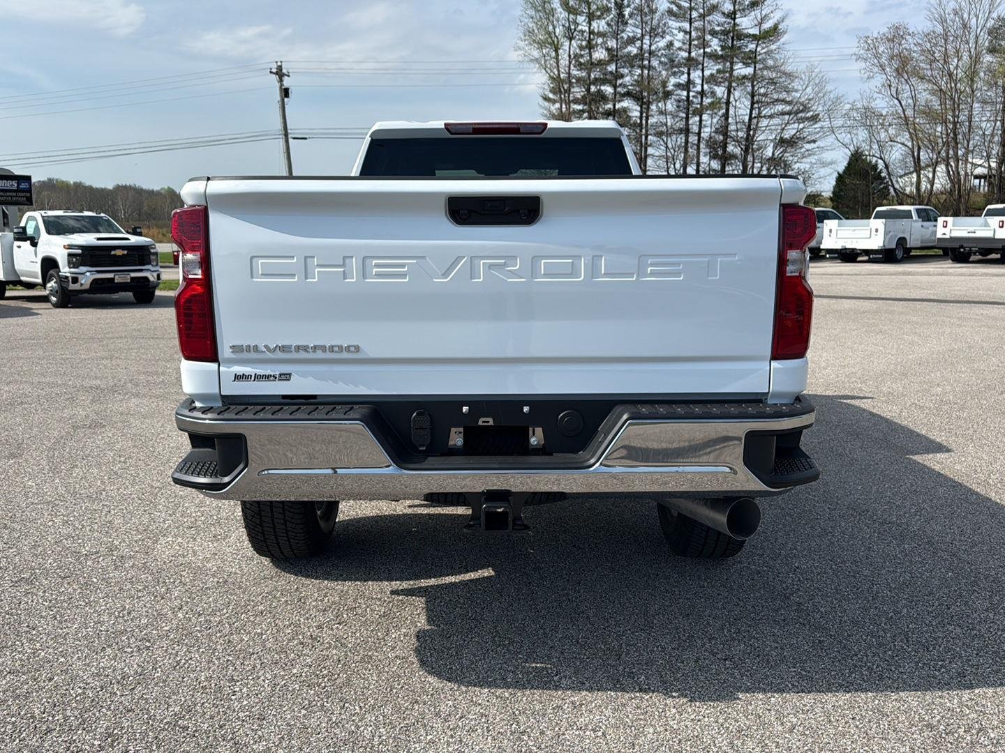 New 2026 Summit White Chevrolet WT image 15
