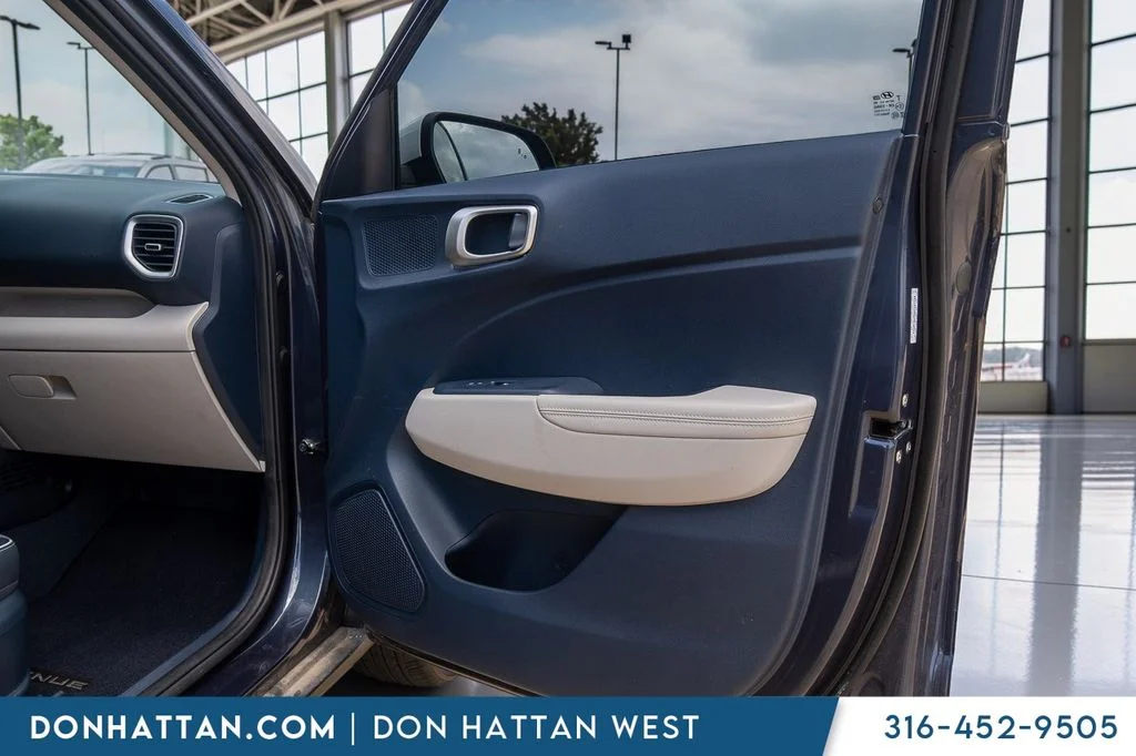 Used 2022 White Hyundai Limited image 28