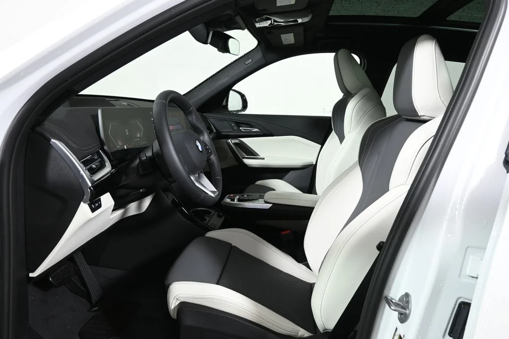 New 2026 White BMW xDrive28i image 3